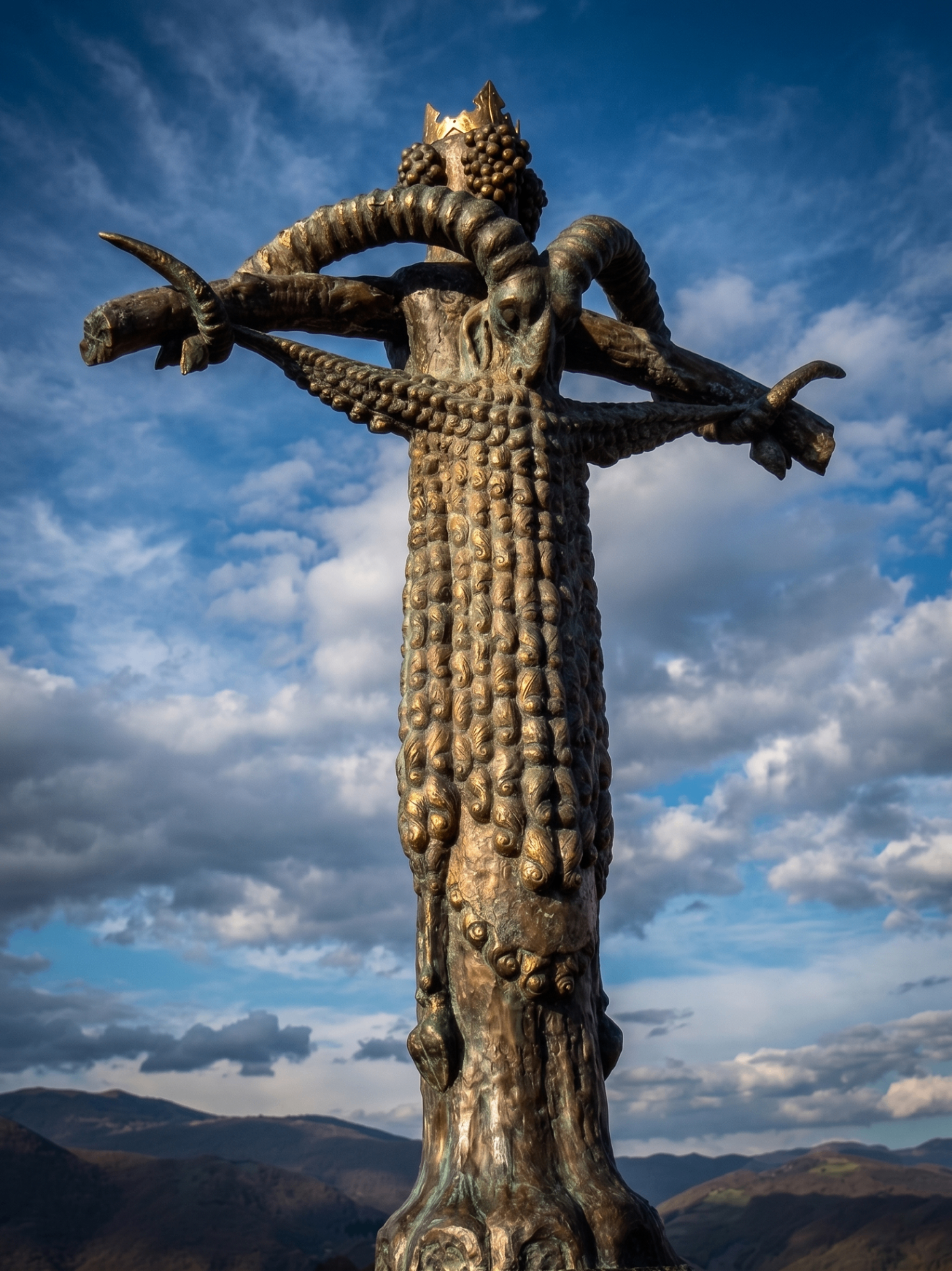 Crucified Georgia – The Golden Fleece